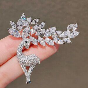 NEW Luxury All The Way To Have This Elegant Zirconia Elk Brooch/Pin